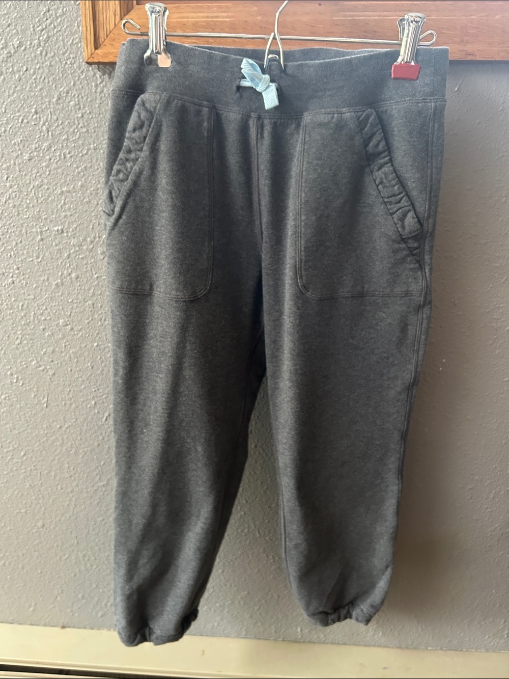 IVIVVA Girls Lululemon Cropped Sweatpants Size 12
